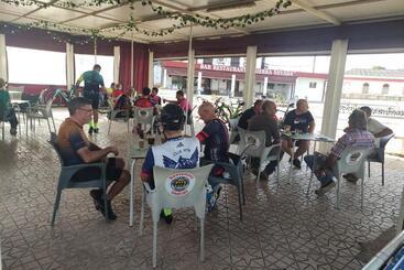 پانسیون Hostal Restaurante Bar Cafeteria La Melchora