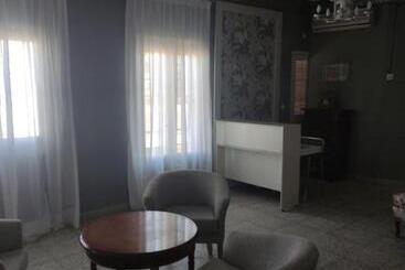 پانسیون Hostal Restaurante Bar Cafeteria La Melchora
