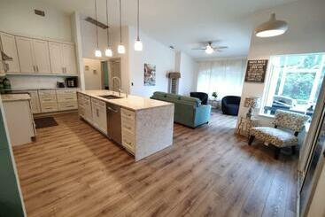 شقق خاصة سياحية Spacious Oasis Updated Home 3 Bed 2 Bath  7 Min To Nokomis Beach