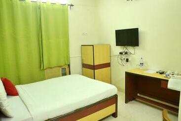 تختخواب و صبحانه Space Home Stay