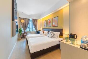 هتل Greystone Centrestage Pj