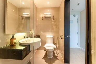 هتل Greystone Centrestage Pj
