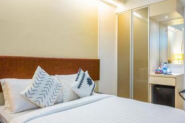 هتل Greystone Centrestage Pj