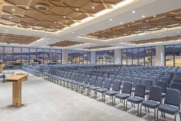 هتل Hyatt Regency Izmir Istinyepark
