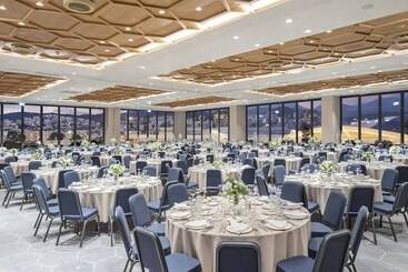 هتل Hyatt Regency Izmir Istinyepark