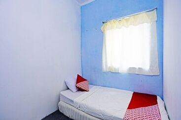 هتل Spot On 91591 Rafika Homestay Syariah