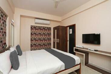 Hotel The Corporate Inn