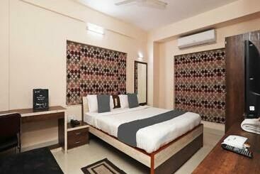 Hotel The Corporate Inn