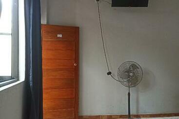 پانسیون Hostal Claveles Inn