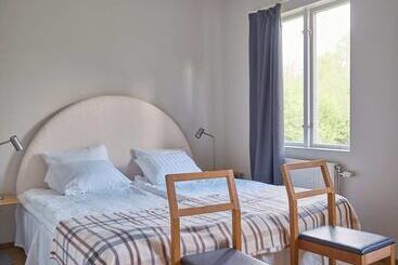 تختخواب و صبحانه Herrestad Bed & Guestroom