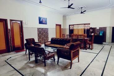 تختخواب و صبحانه Royal Estate Villa