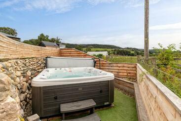 Alba Charming Boutique Forest View Cabin With Hot Tub In Ballater