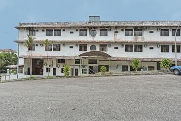 هتل Oyo 90599 Villa De Rose