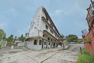 هتل Oyo 90599 Villa De Rose