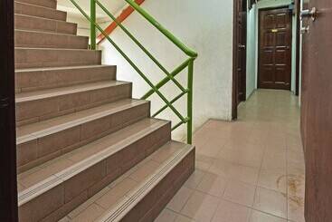 هتل Oyo 90599 Villa De Rose