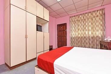 هتل Oyo 90599 Villa De Rose