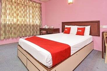 هتل Oyo 90599 Villa De Rose