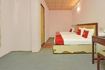 هتل Oyo 90599 Villa De Rose