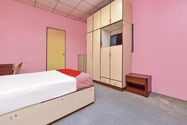 هتل Oyo 90599 Villa De Rose