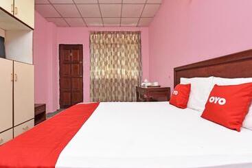 هتل Oyo 90599 Villa De Rose
