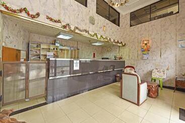 هتل Oyo 90599 Villa De Rose