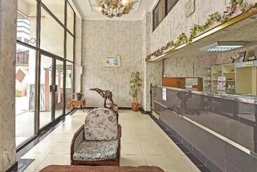 هتل Oyo 90599 Villa De Rose