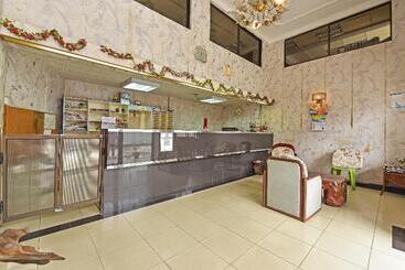 هتل Oyo 90599 Villa De Rose
