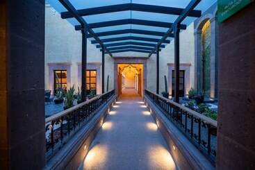 هتل Patio Santiago
