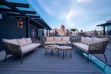 هتل Patio Santiago