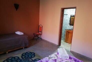 호텔 Riad Ouinz