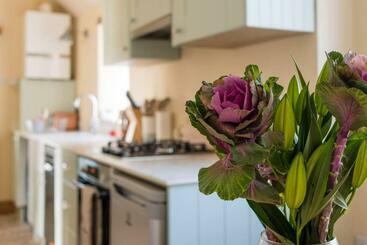 Lovely Cosy Stone Cottage In Tetbury Cotswolds