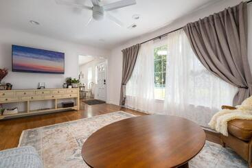 Lovely Farmhouse In The Heart Of Greensboro