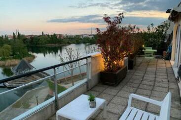 Midoon Guest The Balcony Grand Appartement Créteil Proche Paris
