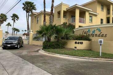 پانسیون Cozy & Spacious Condo 10min Walk To Beach