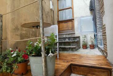 Scappo In Umbria, Nido Cruxburgi