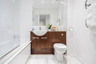 2 Bed Apartment Near Basildon Train Station
