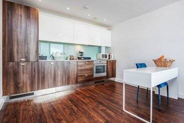 2 Bed Apartment Near Basildon Train Station