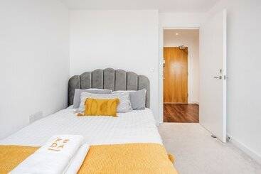 2 Bed Apartment Near Basildon Train Station