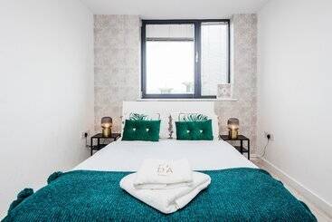 2 Bed Apartment Near Basildon Train Station