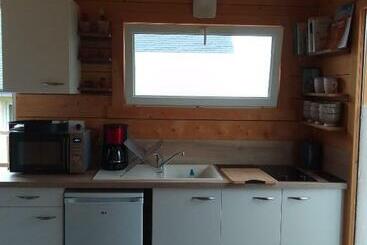 Tiny House Dans Jardin Arboré