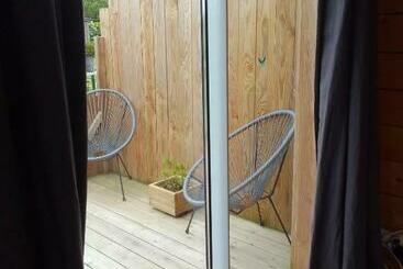 Tiny House Dans Jardin Arboré
