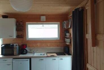 Tiny House Dans Jardin Arboré