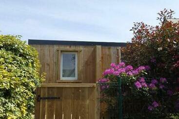 Tiny House Dans Jardin Arboré