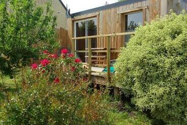 Tiny House Dans Jardin Arboré