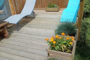Tiny House Dans Jardin Arboré