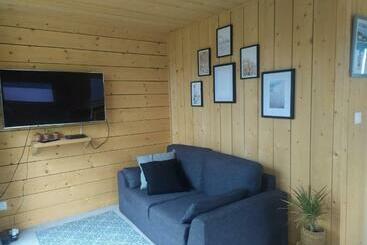 Tiny House Dans Jardin Arboré
