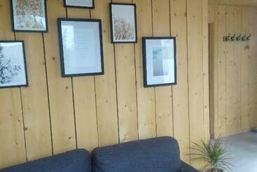 Tiny House Dans Jardin Arboré