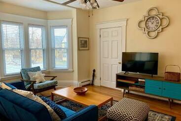 Bright 2 Br, Pets Welcome, Steps To Lake, Restaurants And Train