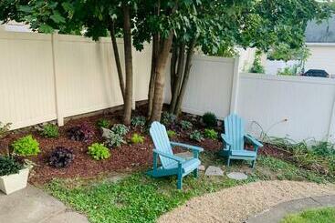 Bright 2 Br, Pets Welcome, Steps To Lake, Restaurants And Train