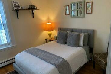 Bright 2 Br, Pets Welcome, Steps To Lake, Restaurants And Train